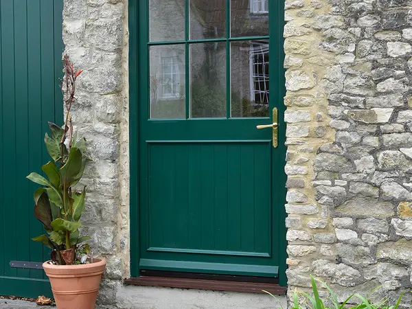 Single Door Green Exterior - Single door in Green