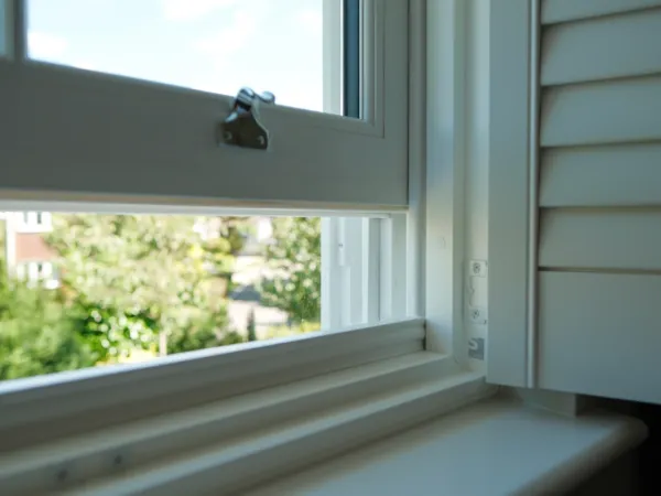 Sash Windows White Interior 10 - Sash window in White