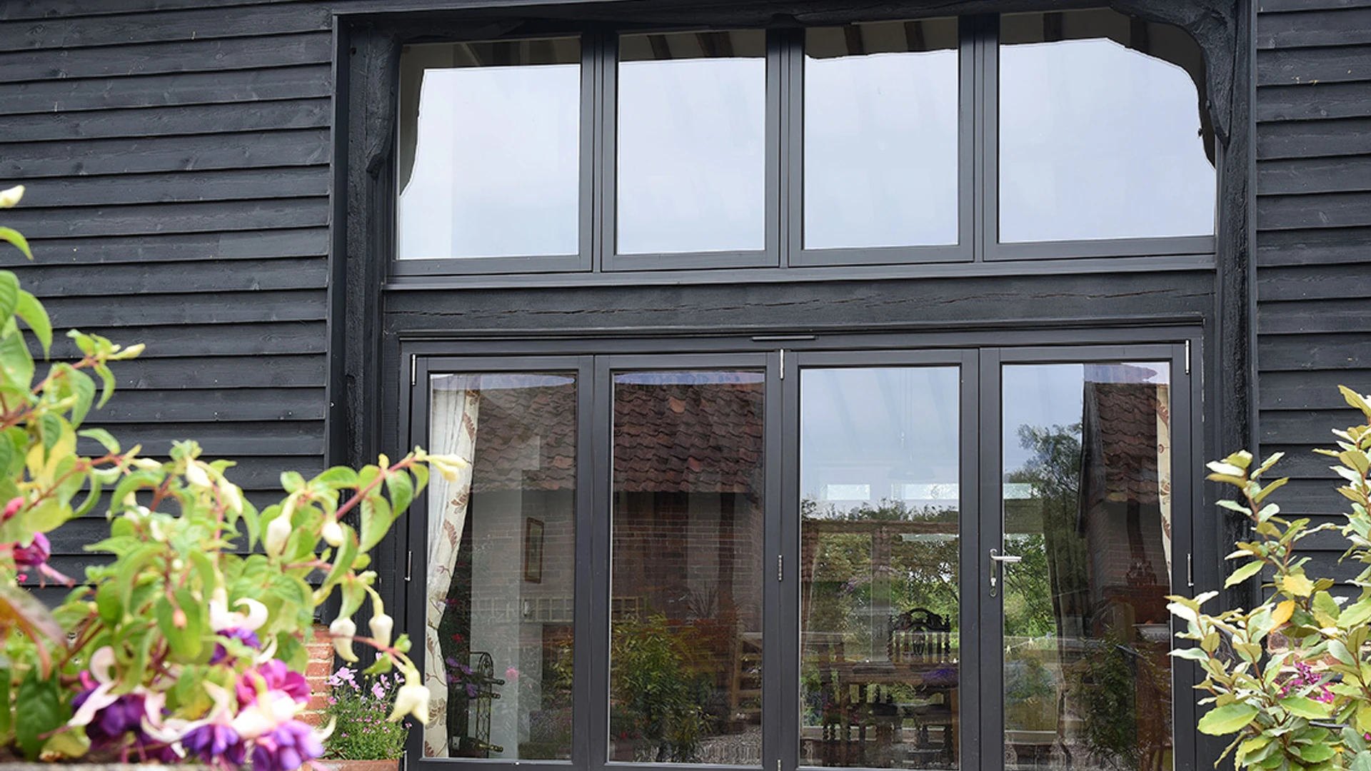 Barn Conversion in Suffolk Fuses Style with Substance