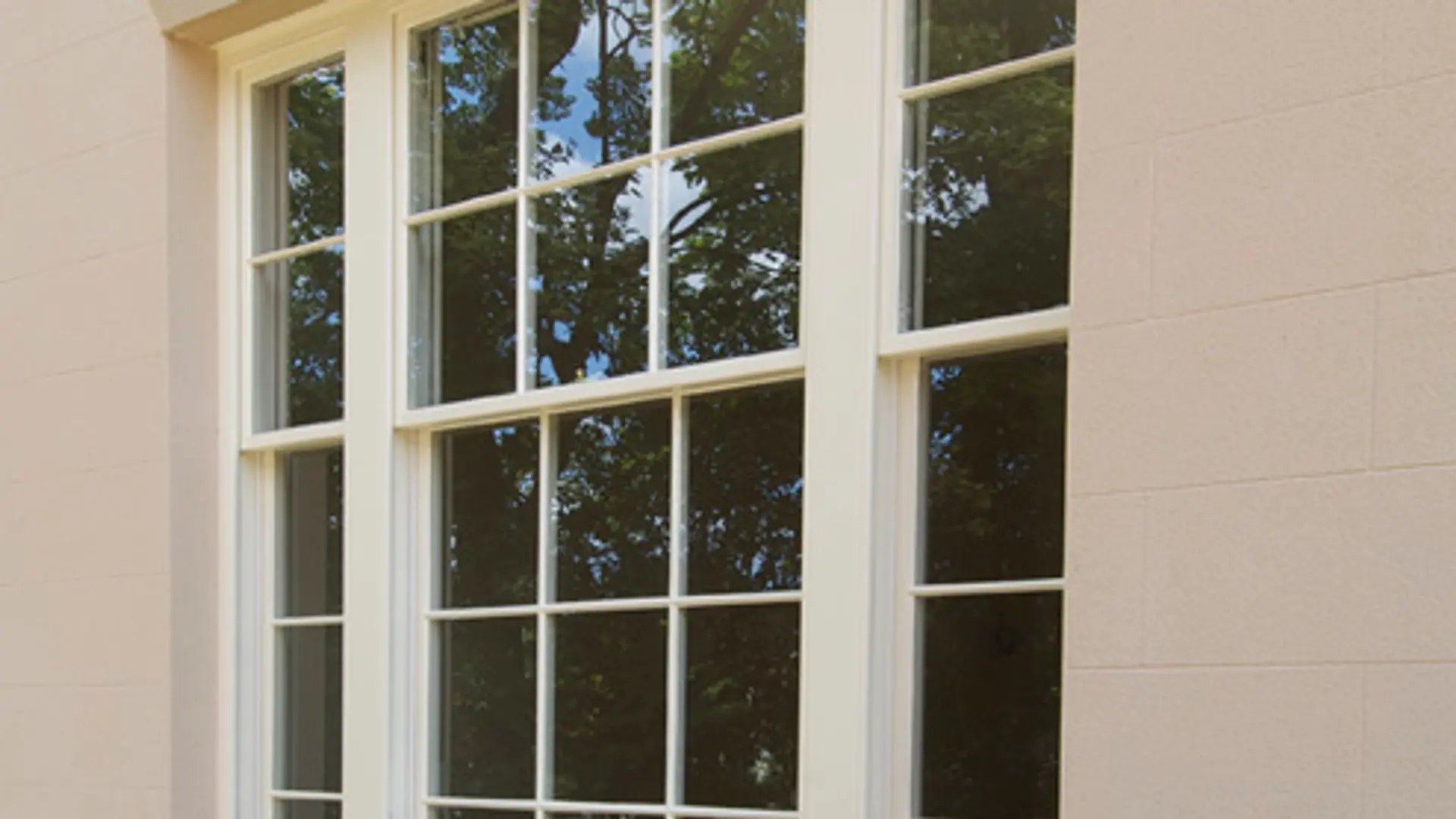 Sash Windows White Exterior 33 - Sash window in White