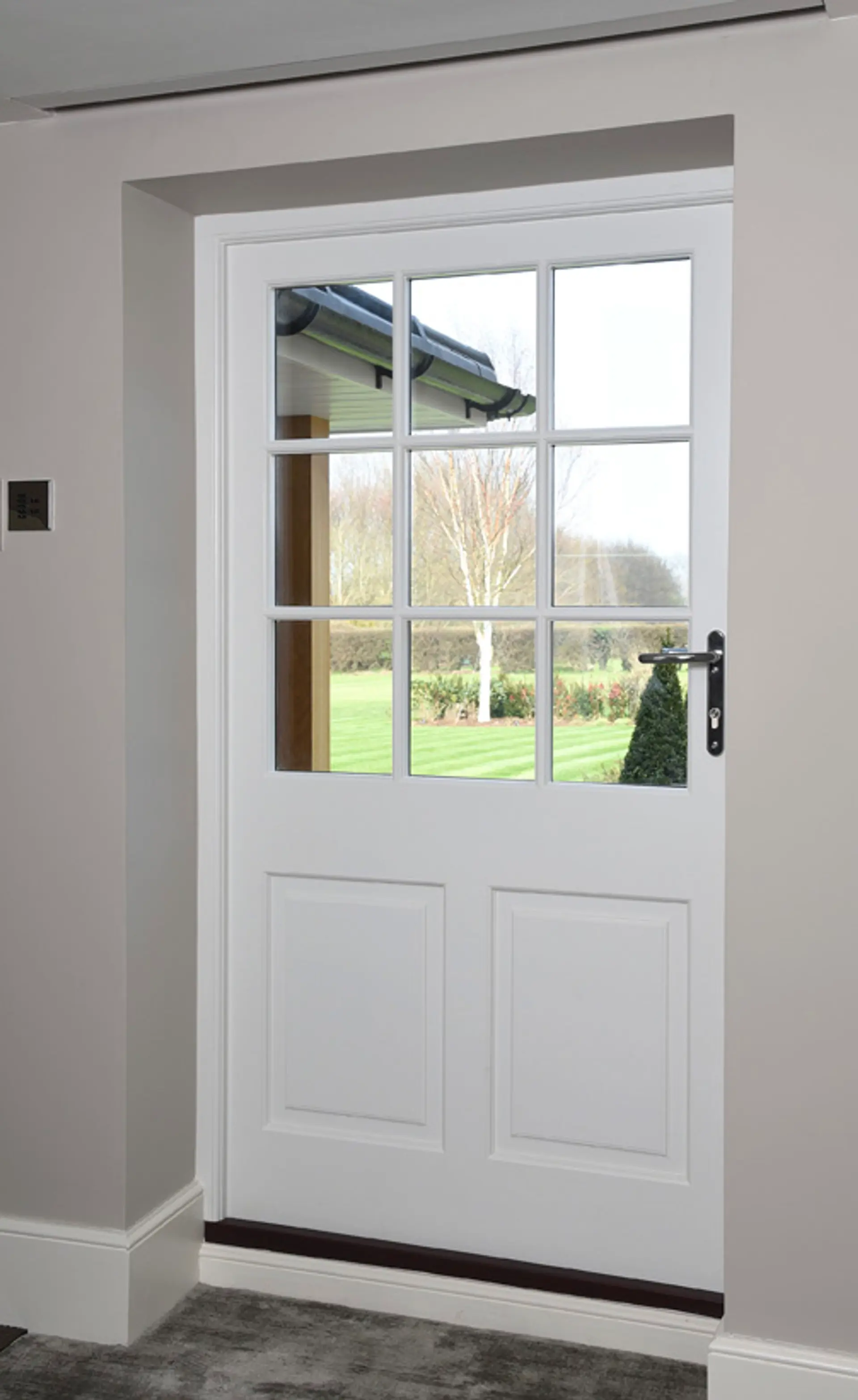 Single Door White Interior 3 - Single door in White