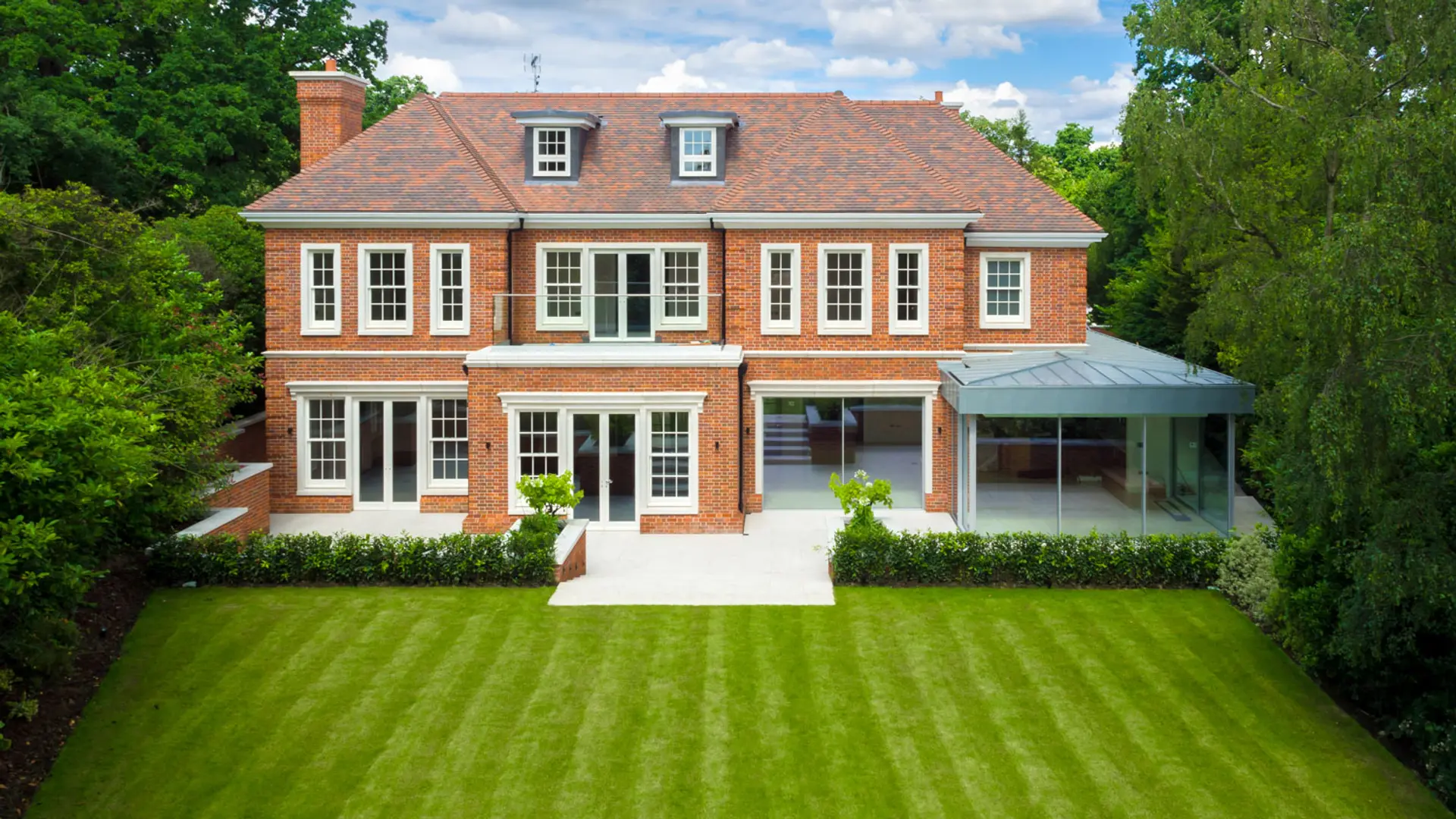 Sash Windows White Exterior 28 - Sash window in White