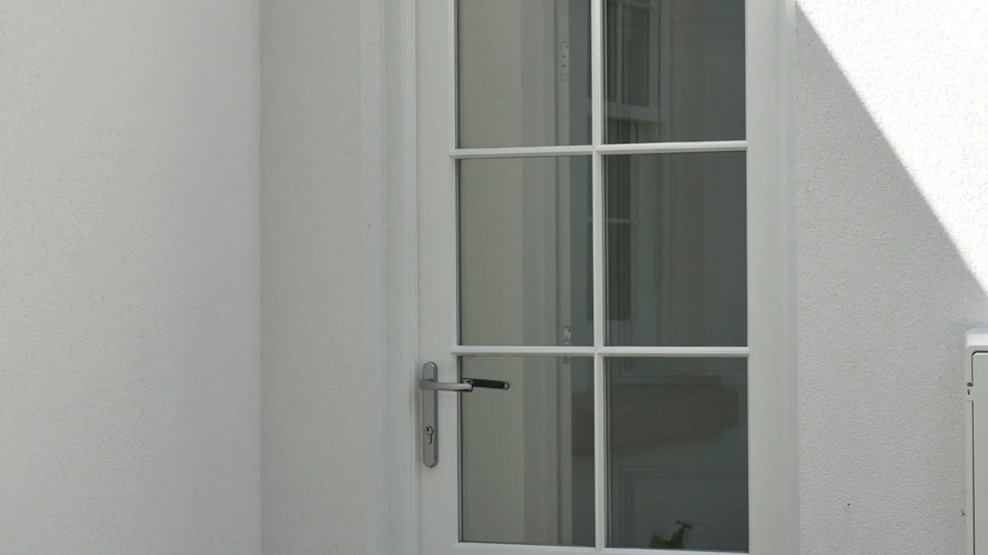 Single Door White Exterior 8 - Single door in White