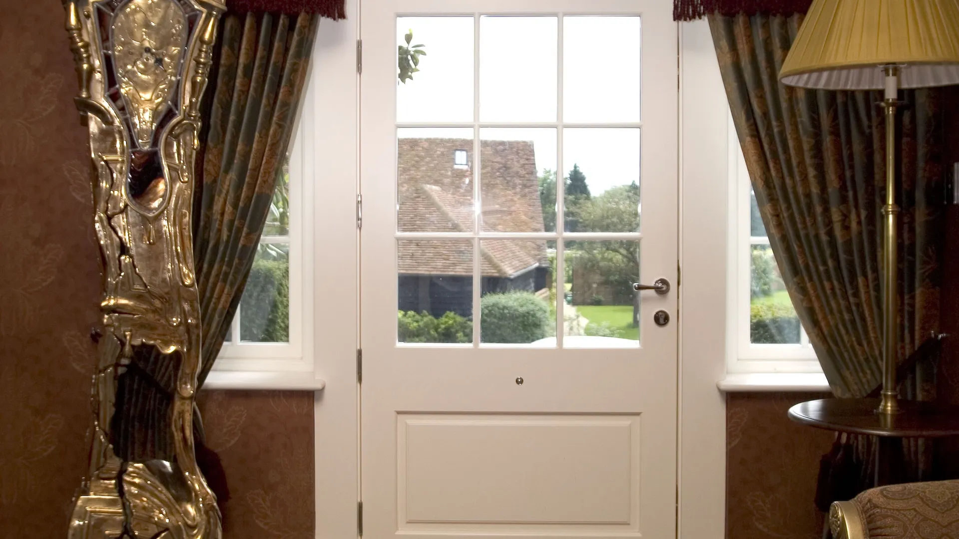 Single Door White Interior - Single door in White