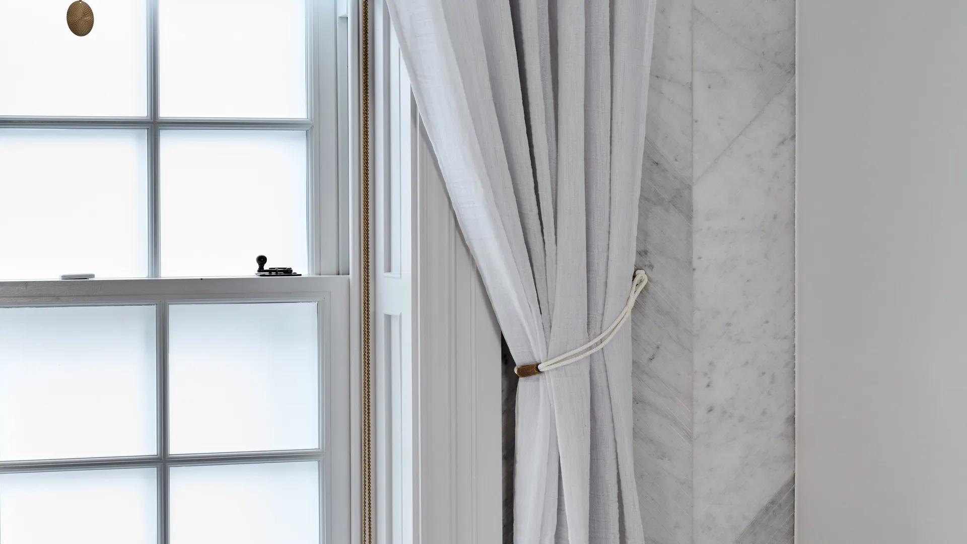 Sash Windows White Interior 6 - Sash window in White