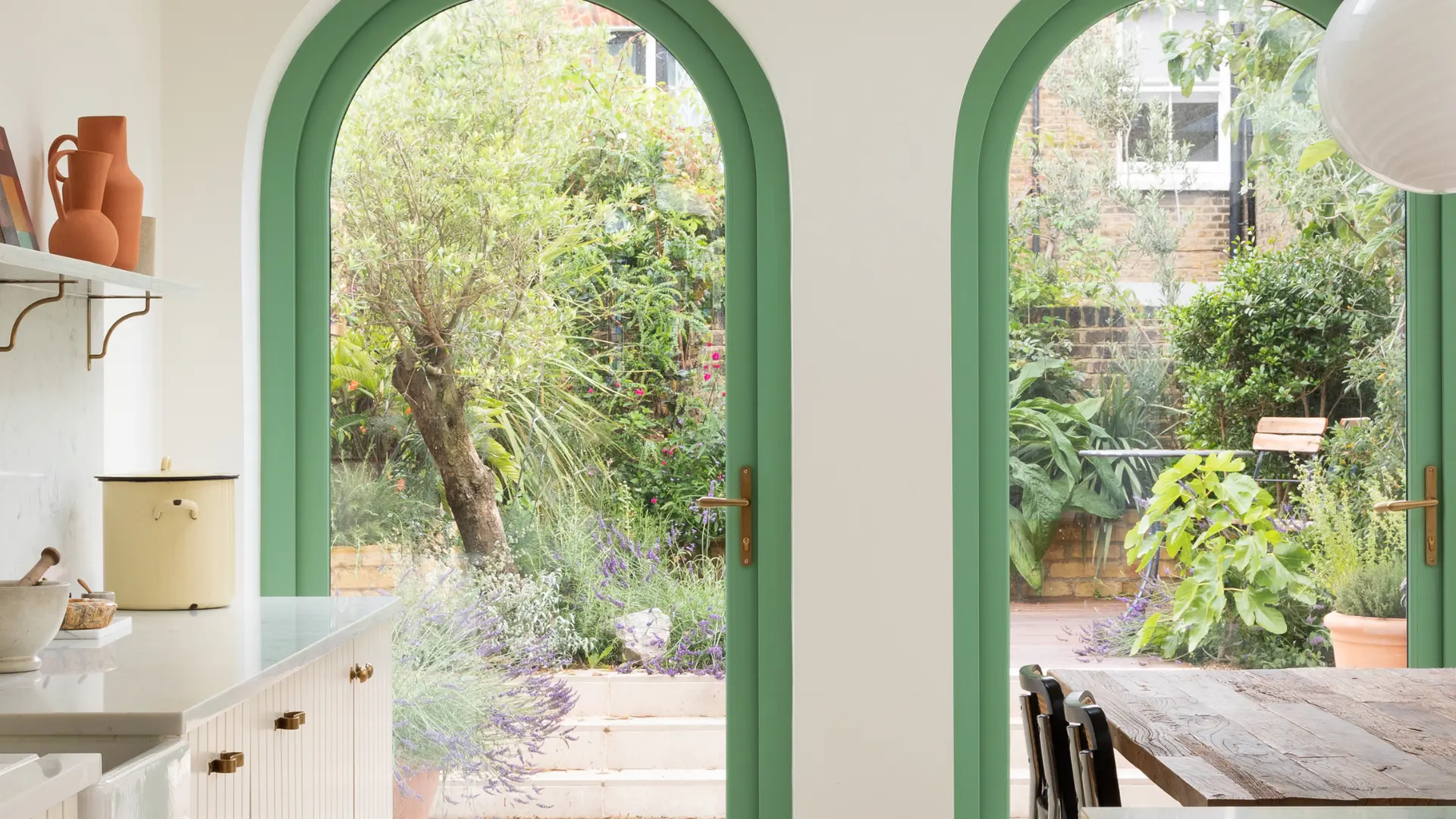 Single Door Green Interior - Single door in Green