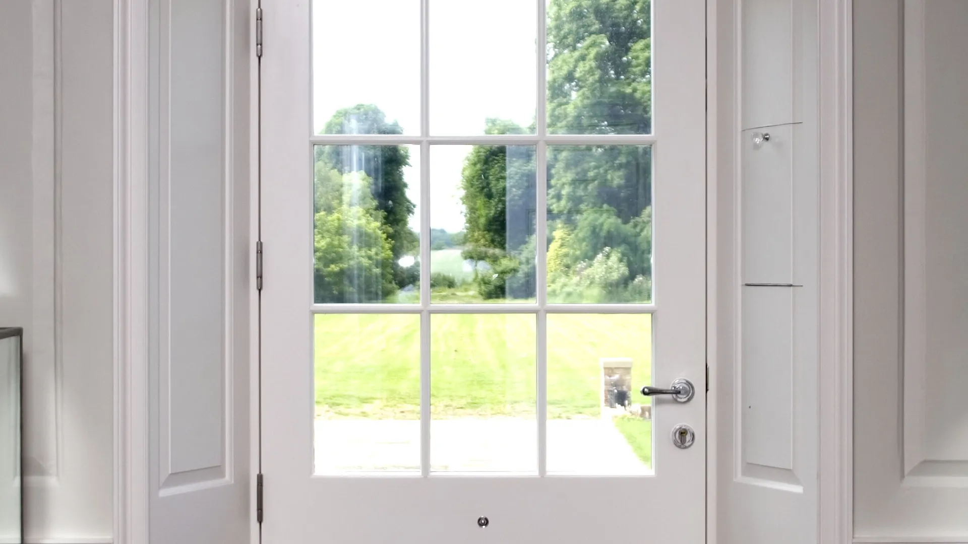 Single Door White Interior 2 - Single door in White