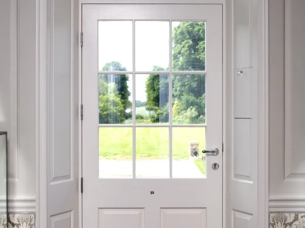 Single Door White Interior 2 - Single door in White