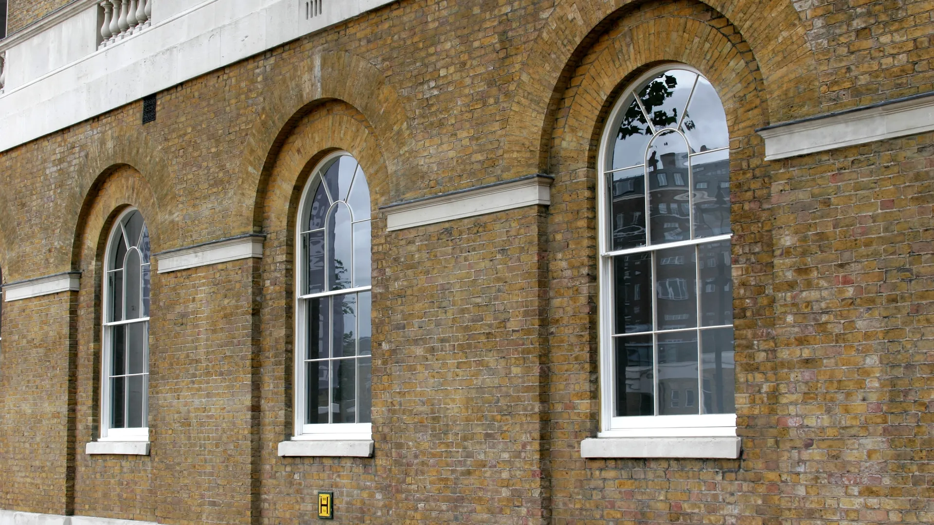 Sash Windows White Exterior 42 - Sash window in White