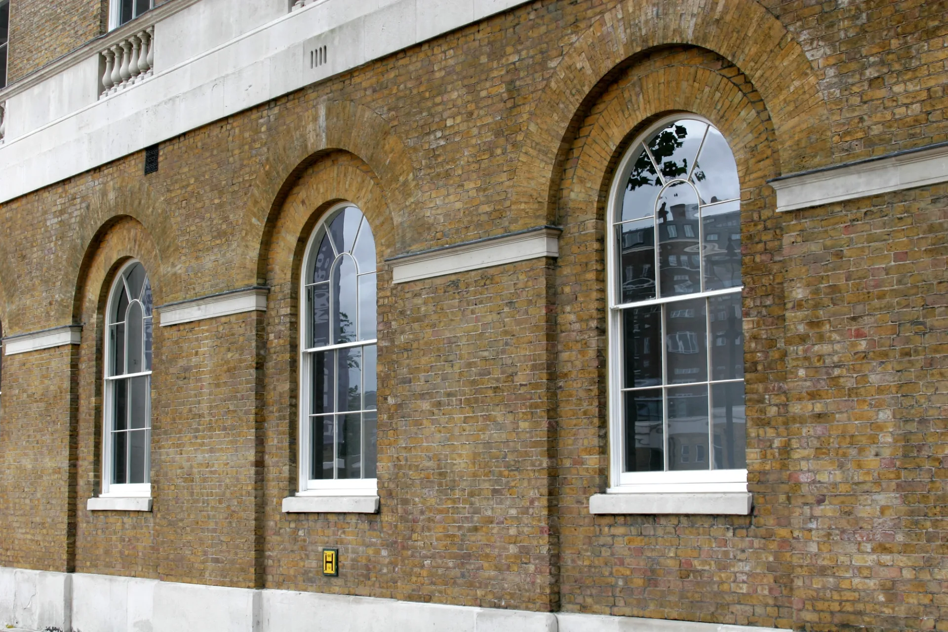 Sash Windows White Exterior 42 - Sash window in White