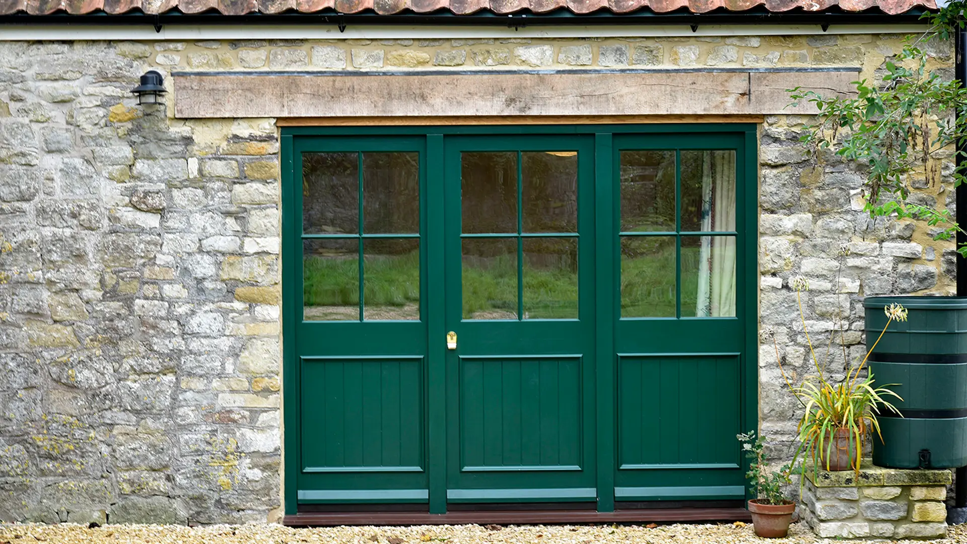 Single Door Green Exterior 2 - Single door in Green