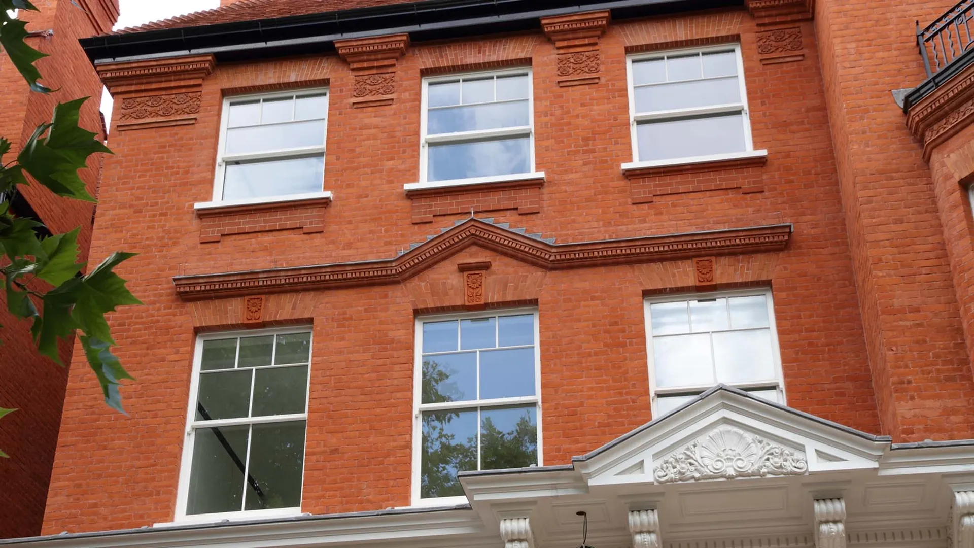 Sash Windows White Exterior 36 - Sash window in White