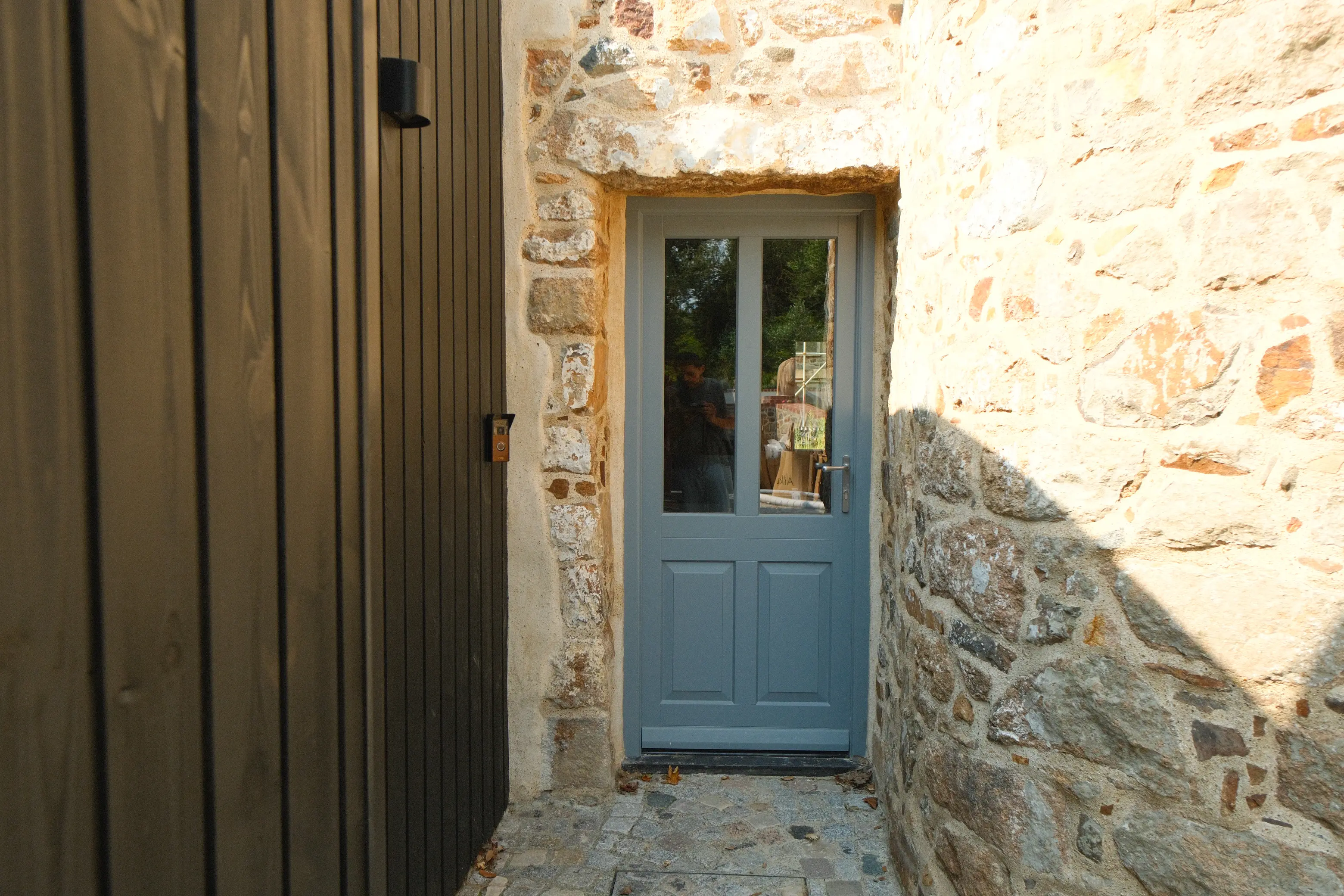 Darren_door1