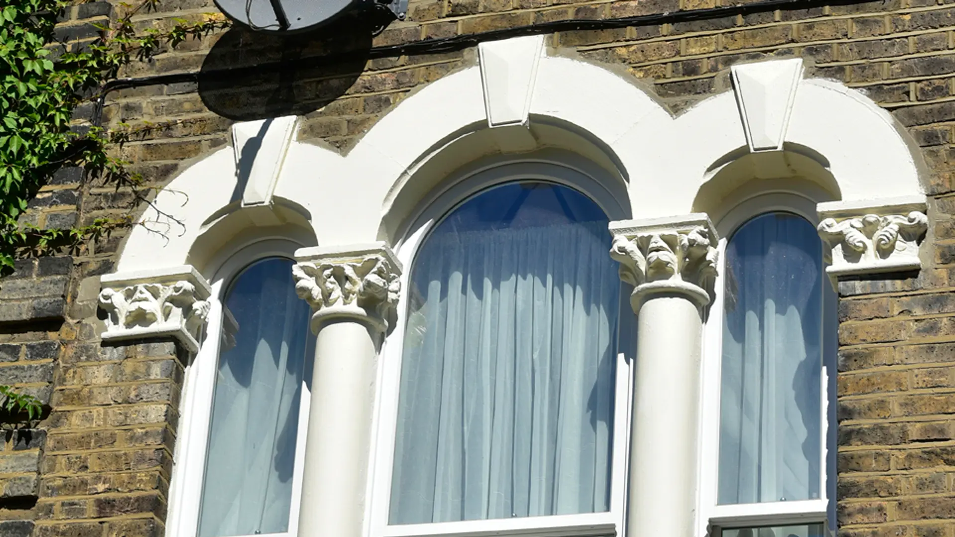 Sash Windows White Exterior 23 - Sash window in White