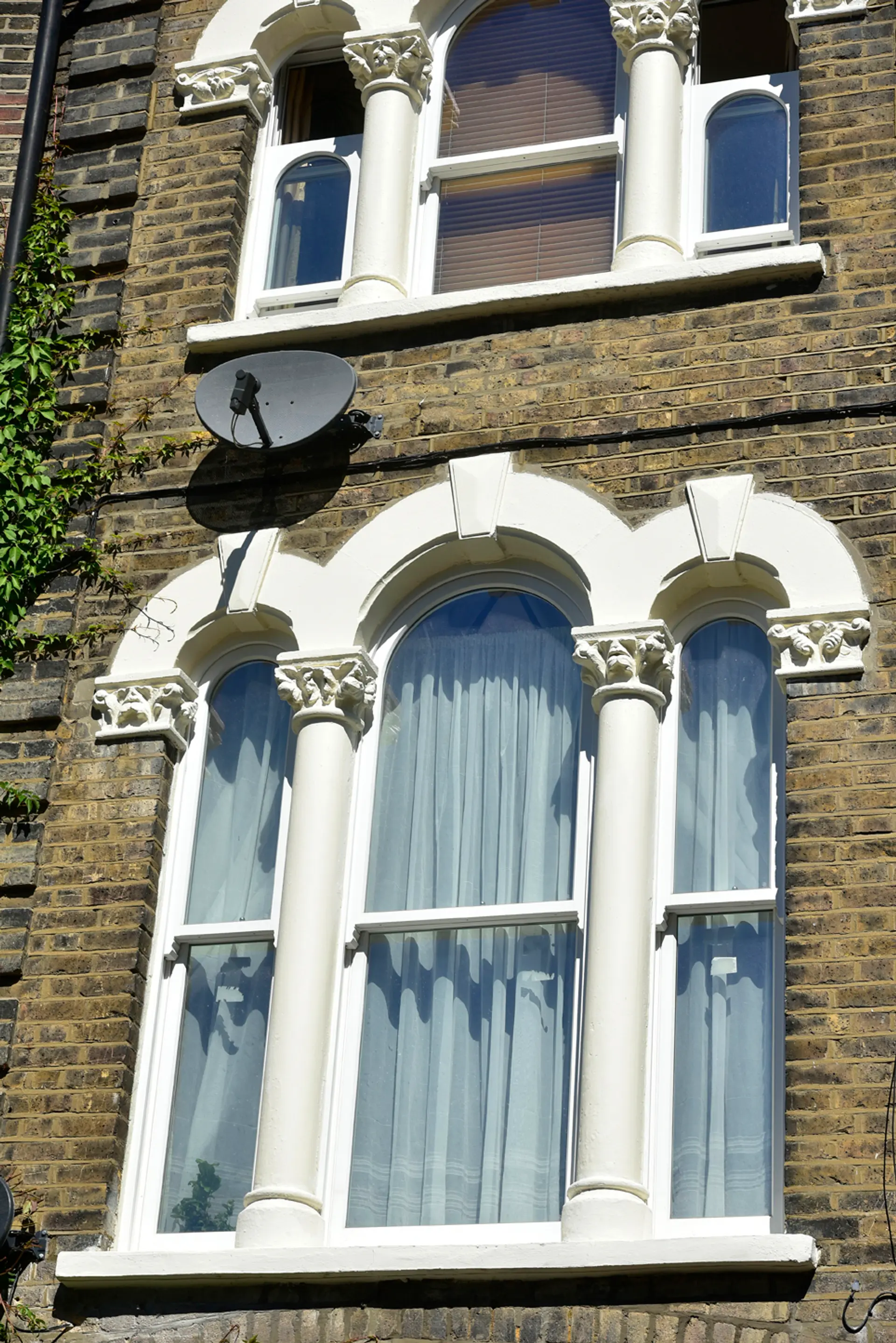 Sash Windows White Exterior 23 - Sash window in White