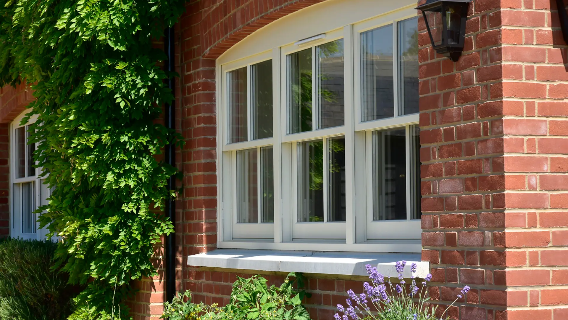 Sash Windows White Exterior 84 - Sash window in White