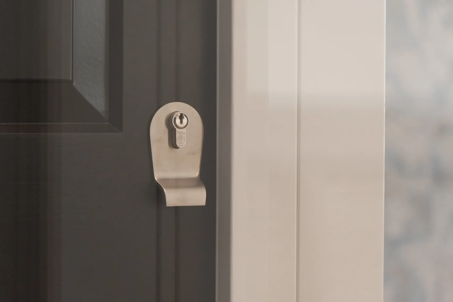 Mumford & Wood Ironmongery Satin Chrome Entrance Door - in