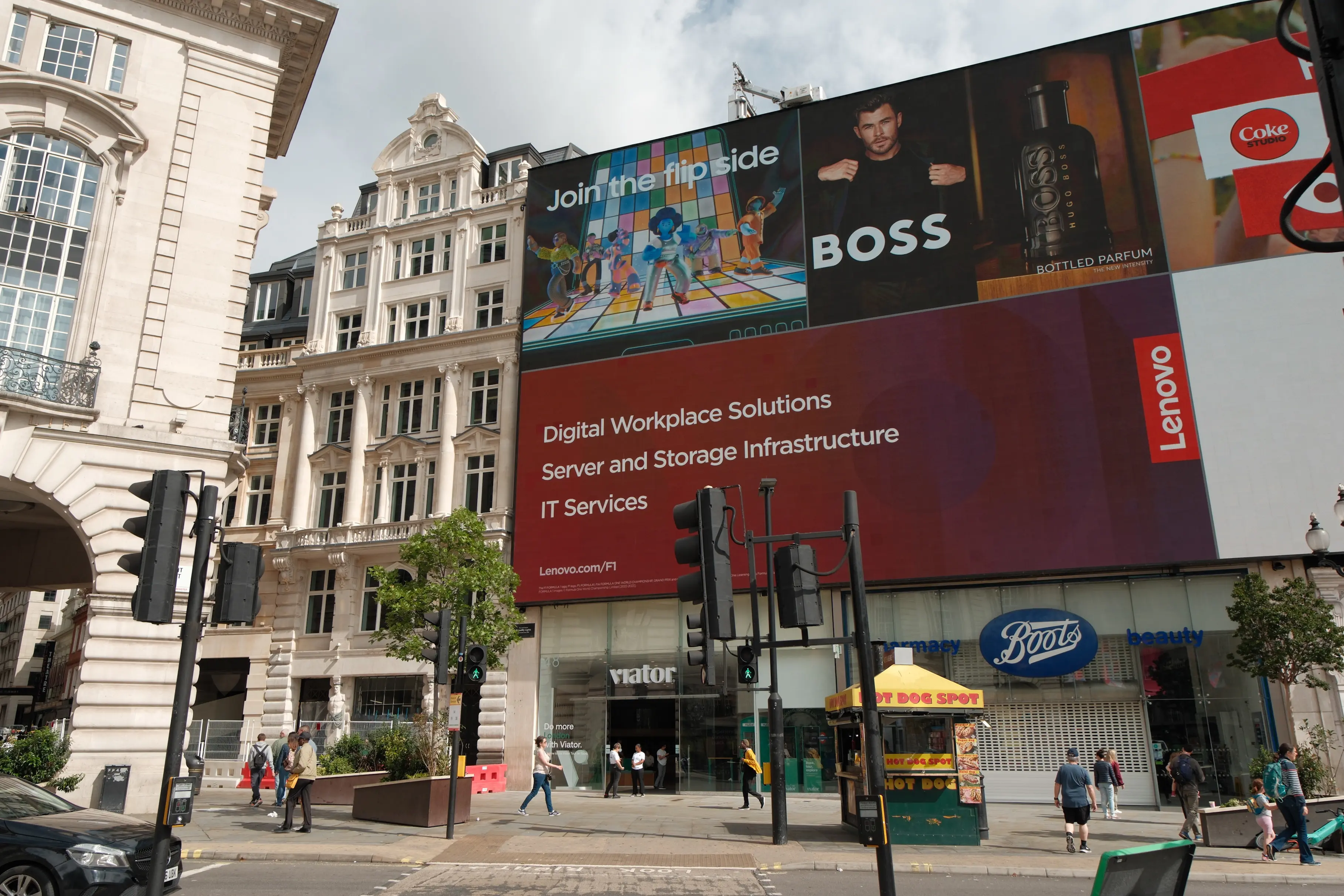 piccadilly circus timber windows