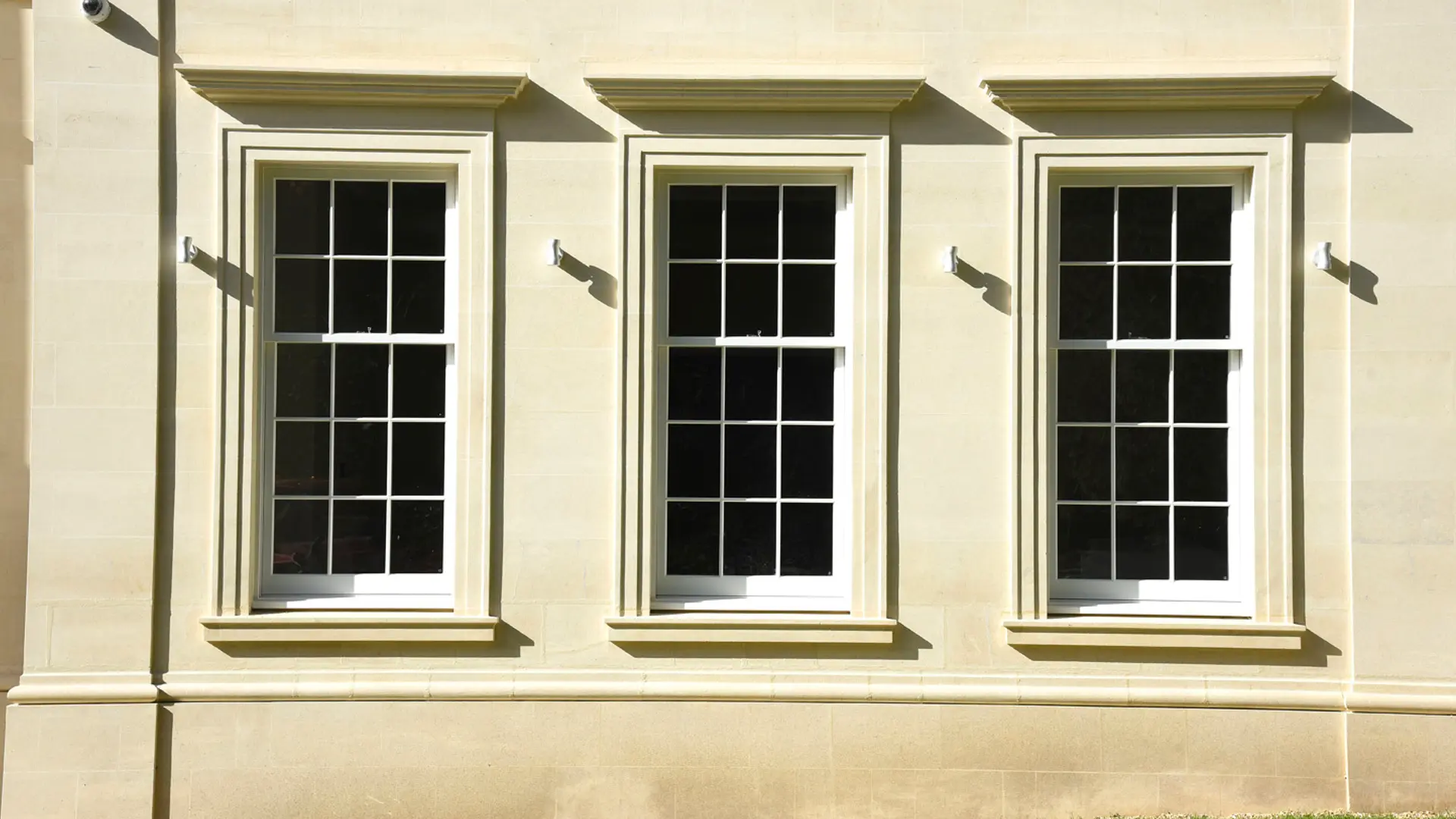 Sash Windows White Exterior 69 - Sash window in White