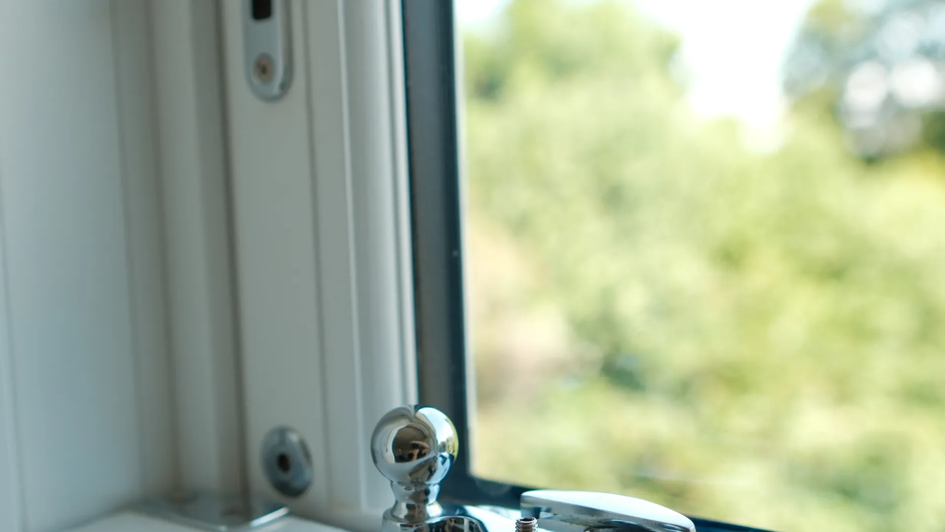 Mumford & Wood Ironmongery Polished Chrome Sash Window 3 - in