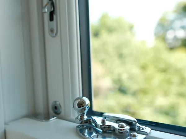 Sash Windows White Interior 12 - Sash window in White