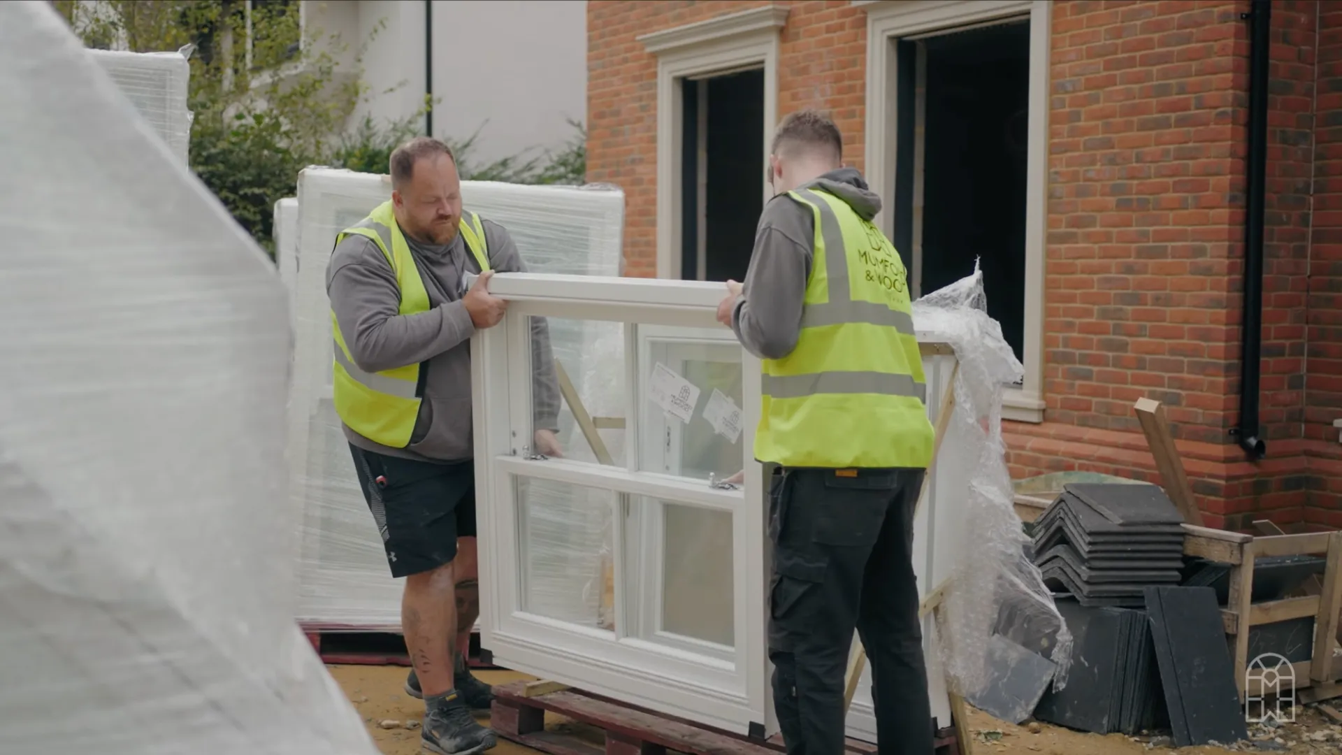 Streamlining Site Operations: How To Simplify Timber Window Deliveries, Installations & Approvals