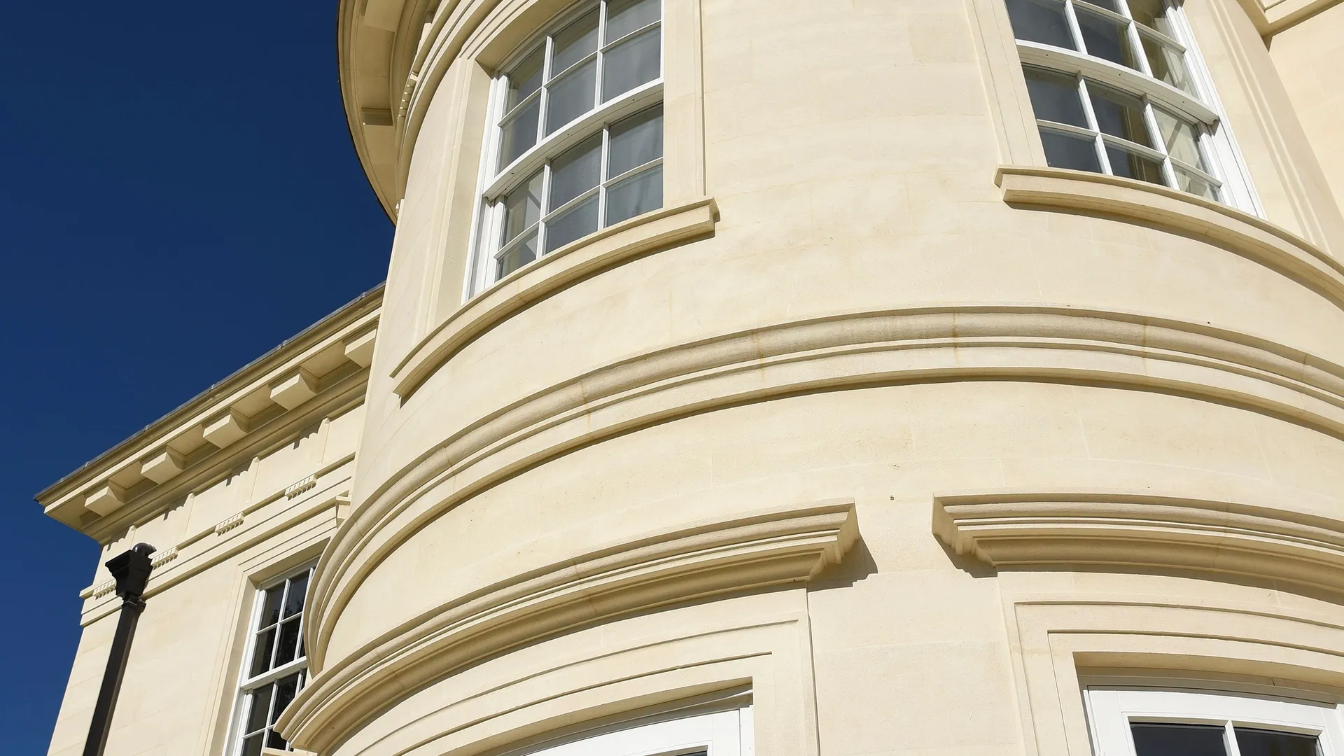 Sash Windows White Exterior 71 - Sash window in White