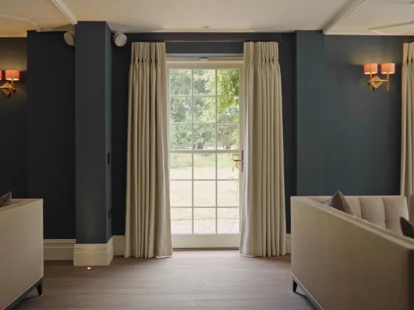 Single Door White Interior 4 - Single door in White