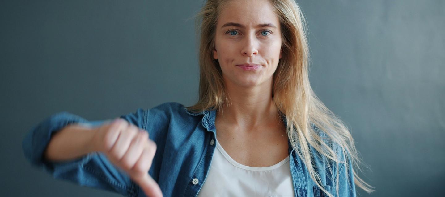 Odgovor na negativnu recenziju: praktičan vodič