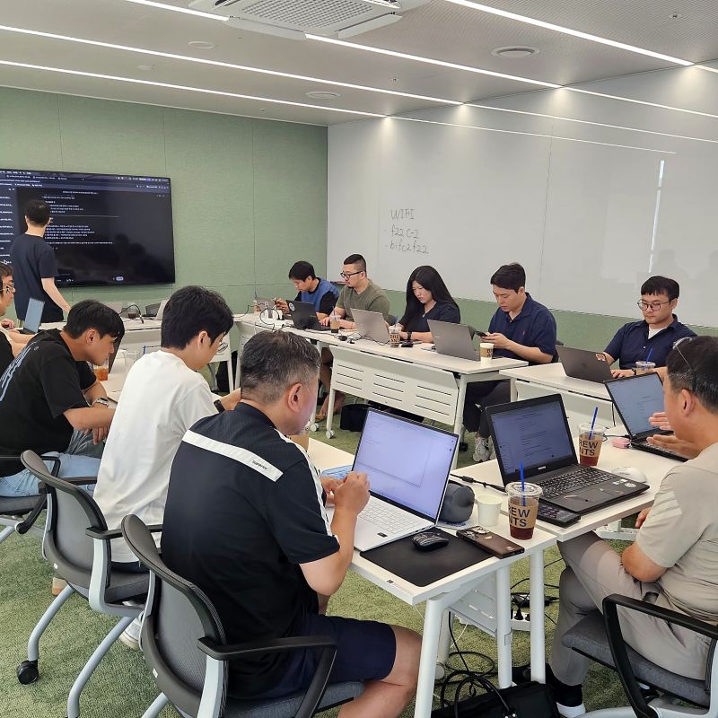 「AIはまだうまく使えなくて」と言っていた方が一番良いものを作った