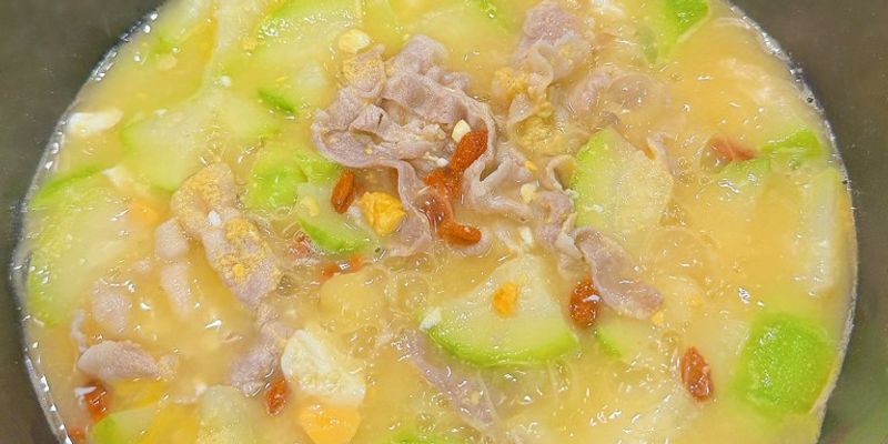 鹹蛋節瓜瘦肉滾湯