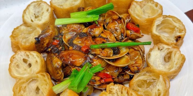 港式豉椒炒蜆配油炸鬼