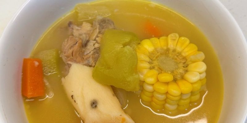 合掌瓜蘿蔔淮山豬骨湯