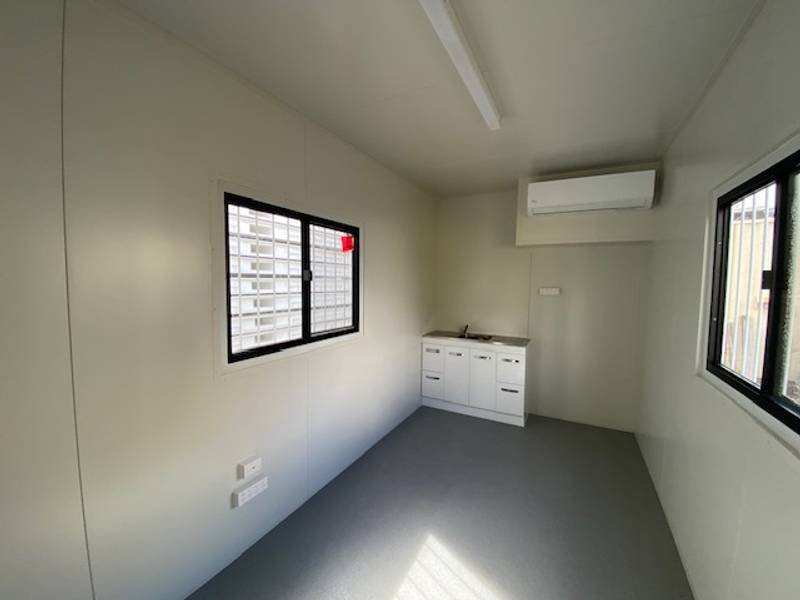 The 40ft off-grid site office