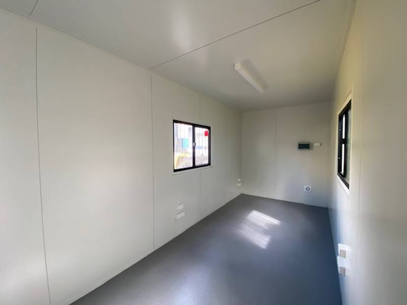 The 40ft off-grid site office