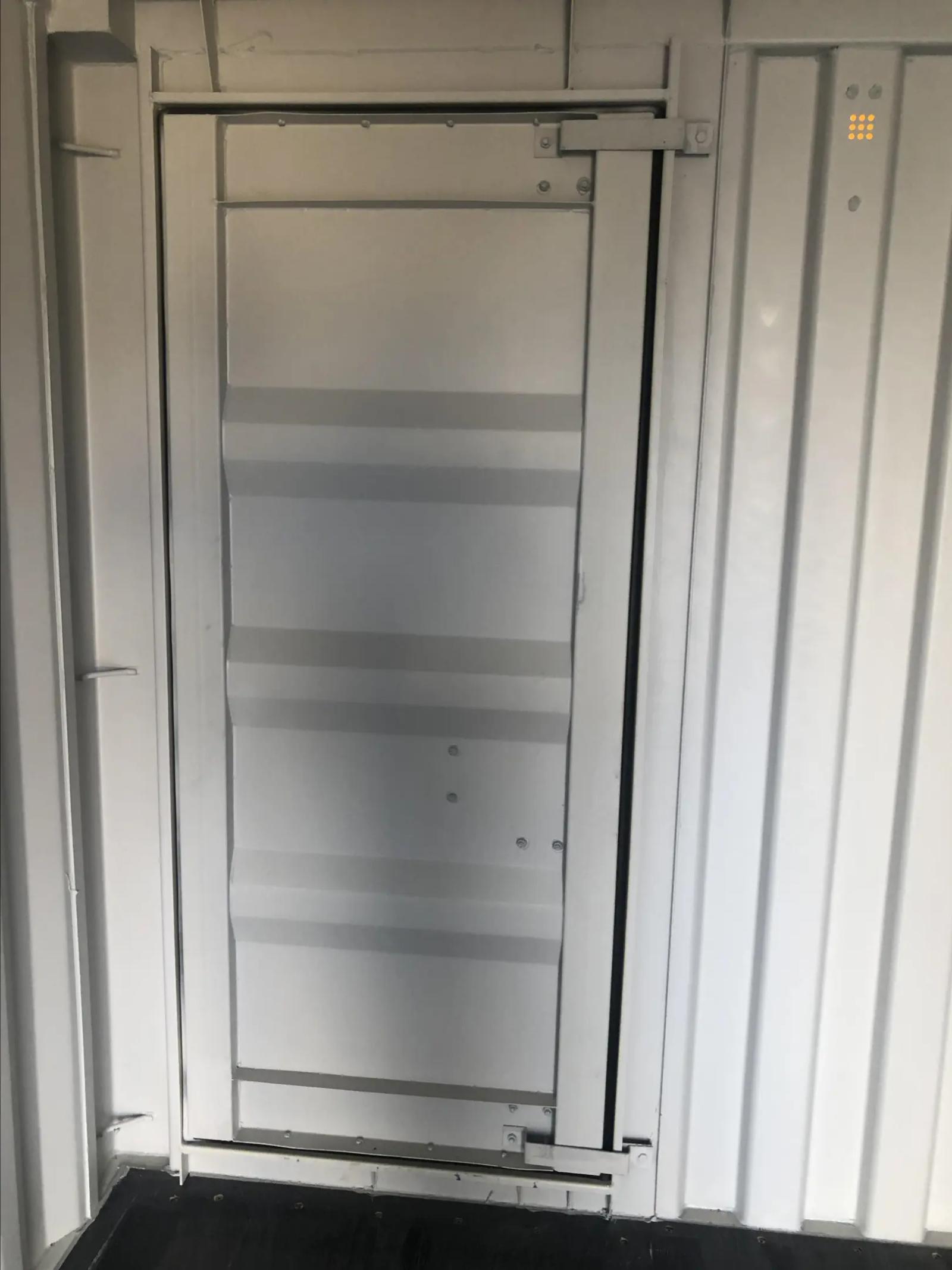 20ft Shipping Container w' Tri Door