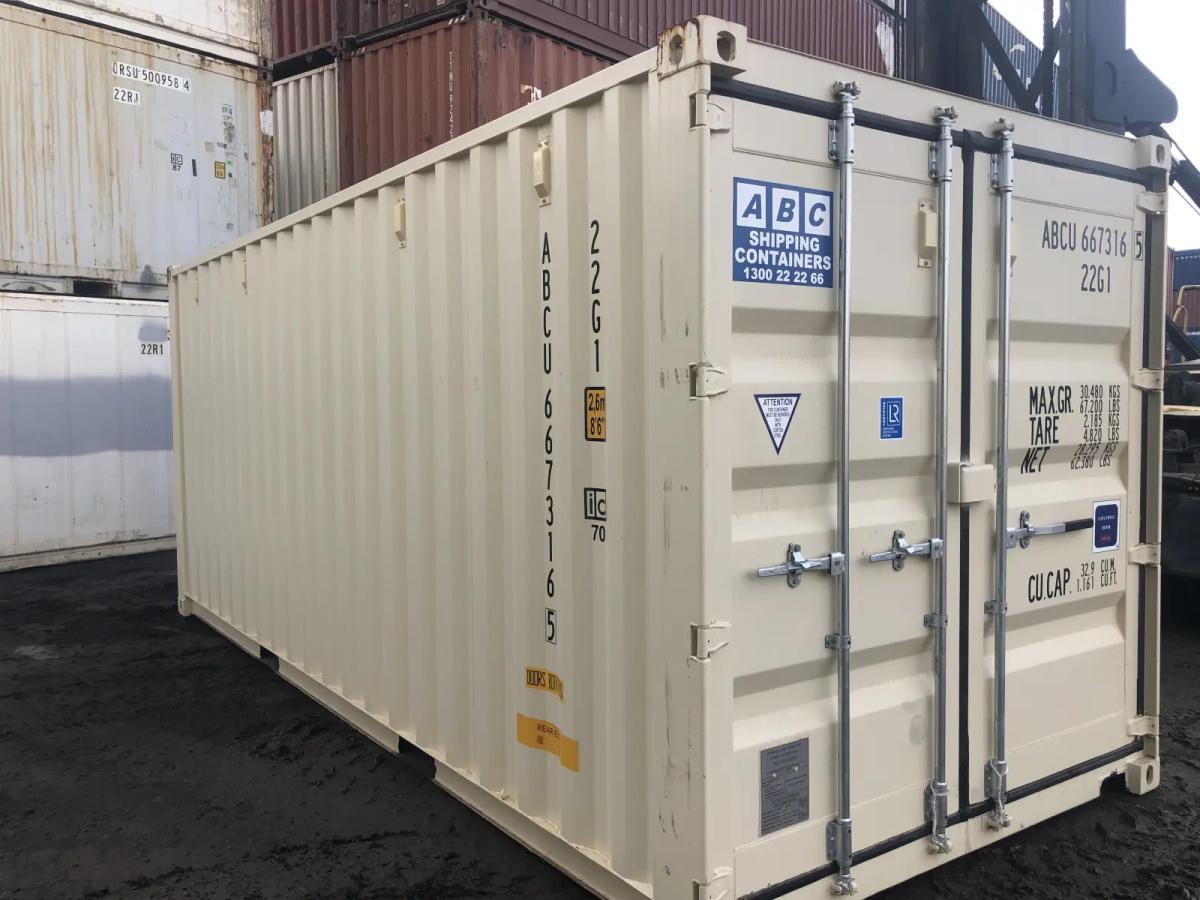 20ft Shipping Container w' Tri Door