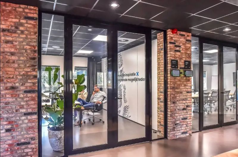 Glazen wand met glazen deuren — Excite IT