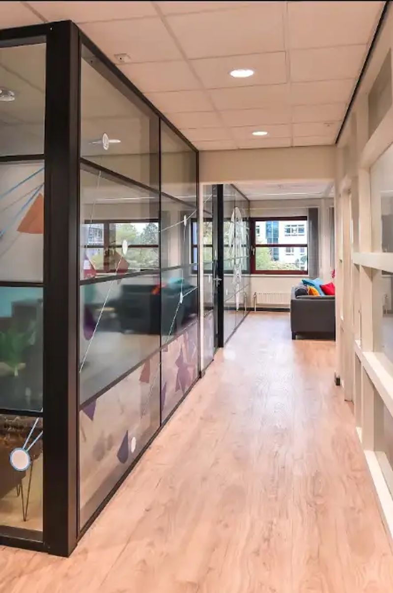 Glazen systeemwanden kantoor — Partell