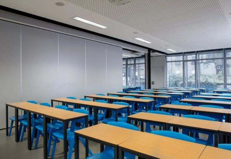 Mobiele paneelwand in een schoolruimte