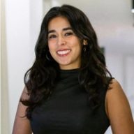 Retrato de Daniela Ortiz, especialista en estrategia, marketing y SEO