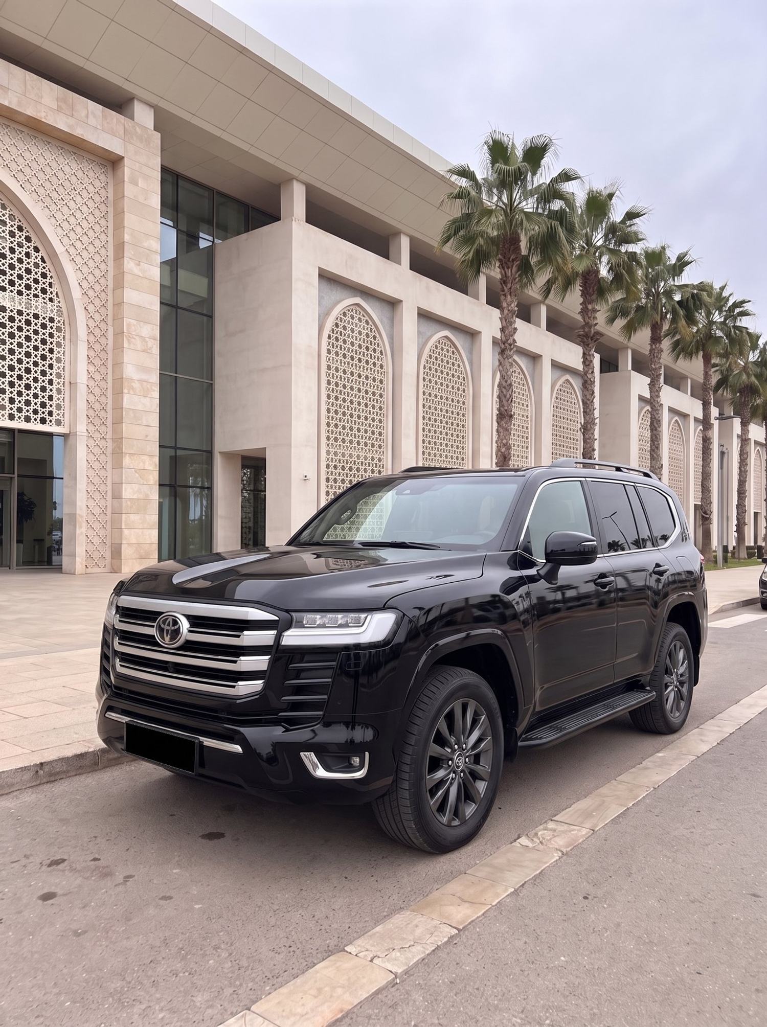 Toyota Land Cruiser, a luxury 4x4 with driver in Agadir