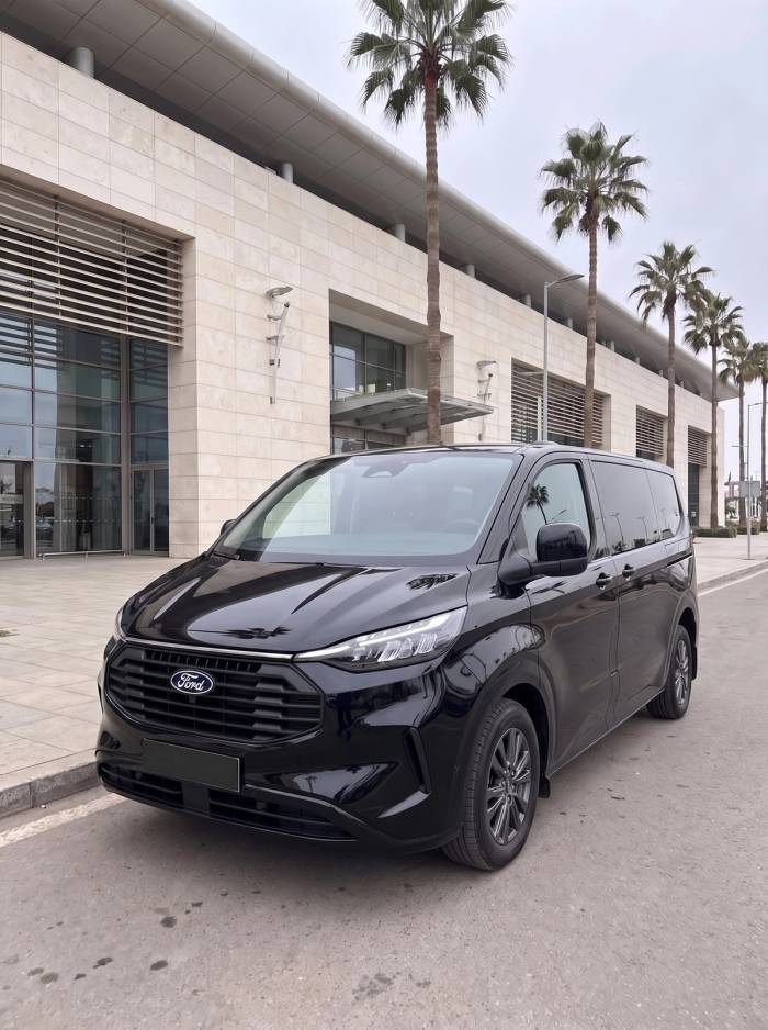 Ford Tourneo Custom — Van with driver