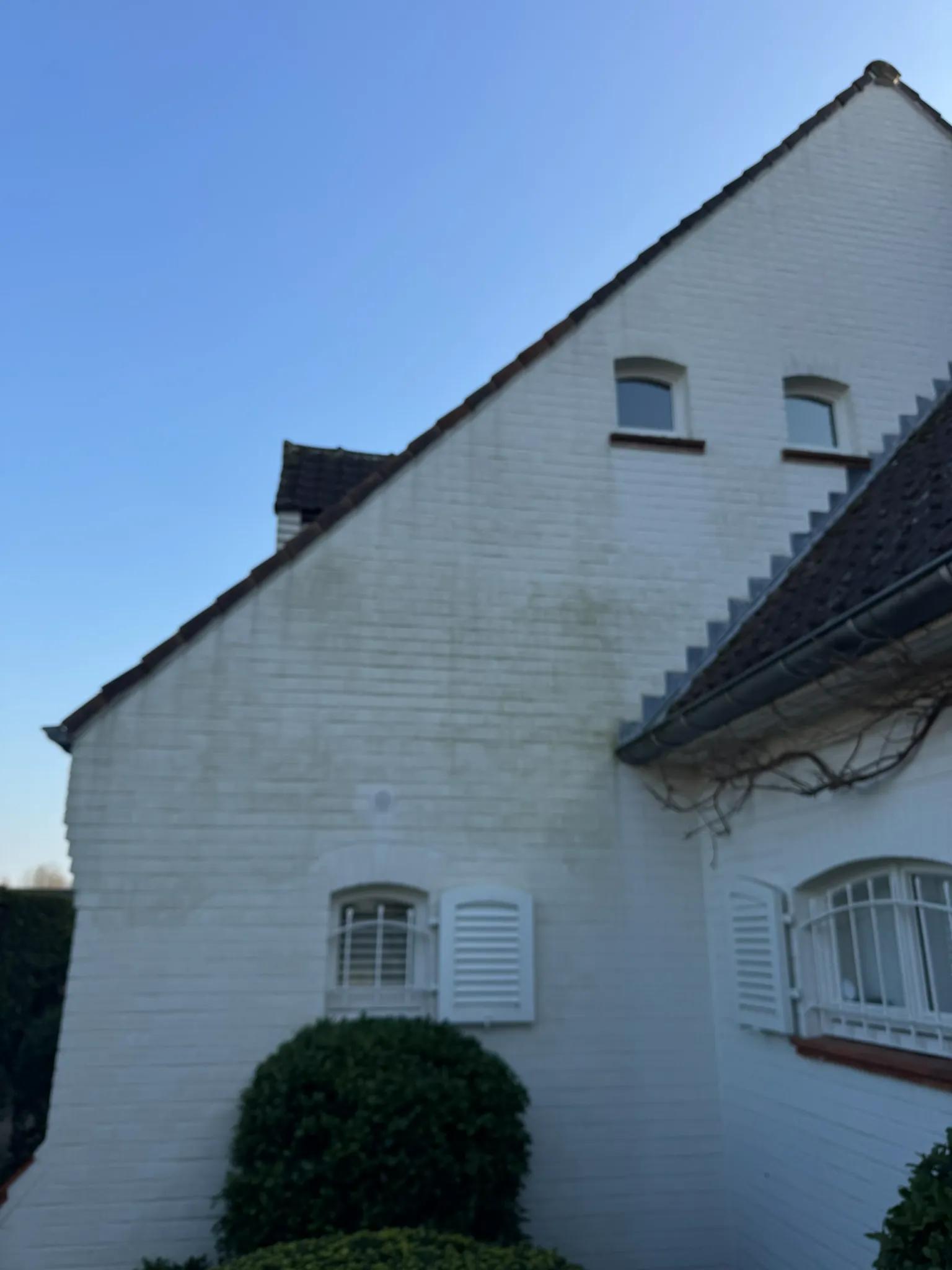 Gevelreiniging voor - Vennelaan in Sint-Martens-Latem