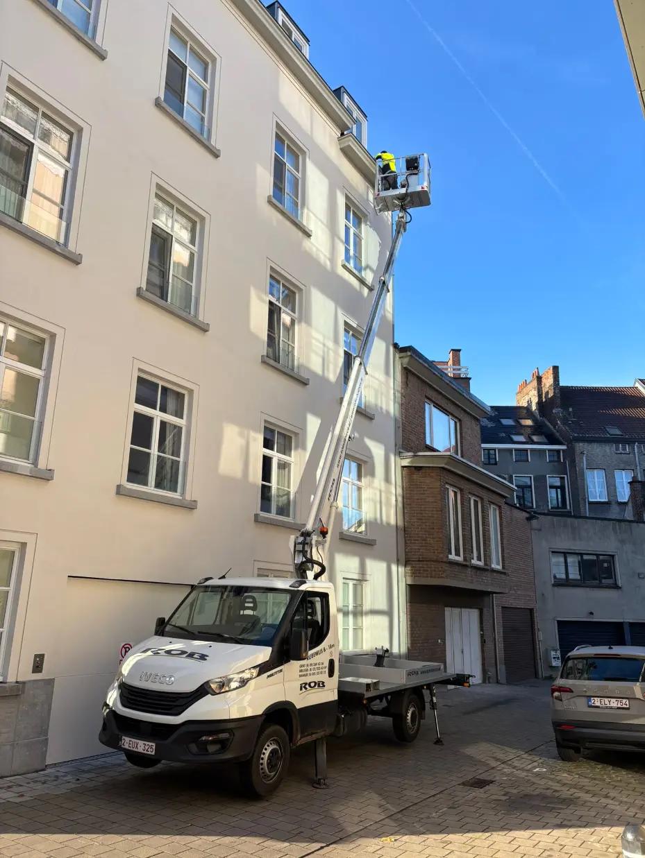 Dakgoten reinigen voor - Dakgootreinging Sint-Annaplein in Gent