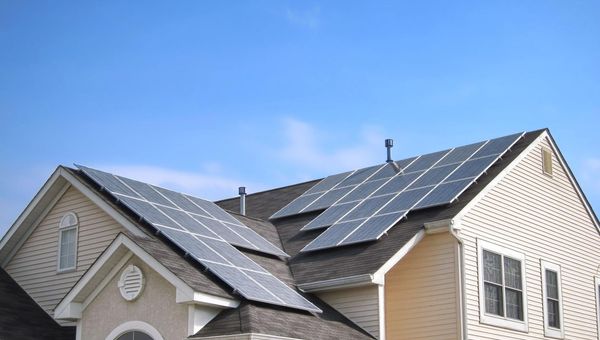Benefits of rooftop solar panels versus ground-mounted solar