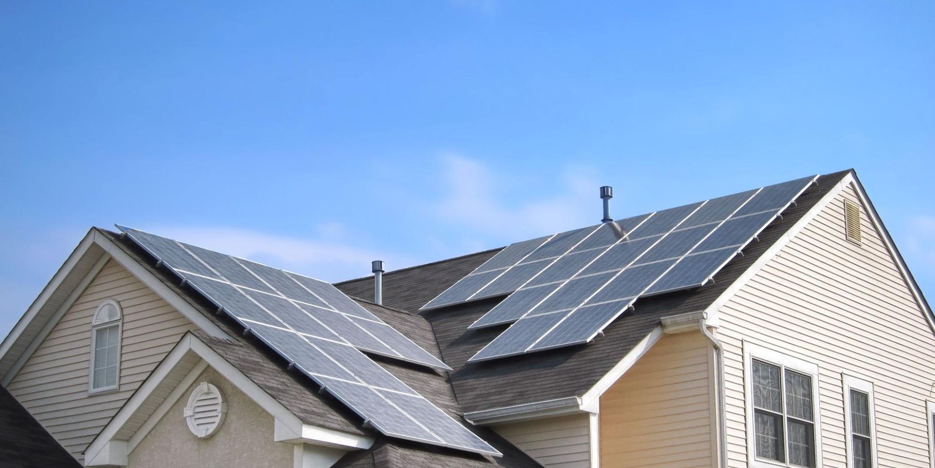 Benefits of rooftop solar panels versus ground-mounted solar