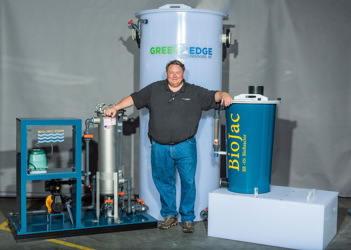Car washes and wash bays benefit from the BioJac™ System, a water reclamation innovation by GreenEdge Technologies.