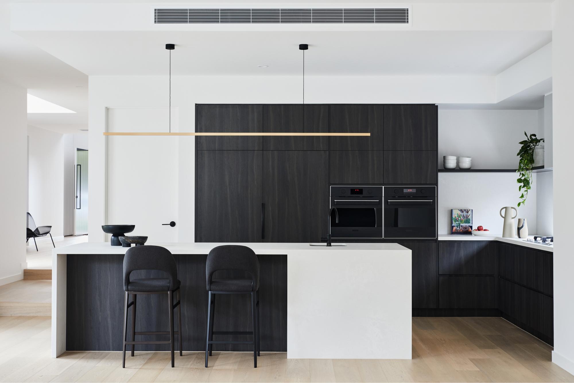 Classic Black And White Colour Scheme In Contemporary Kitchen