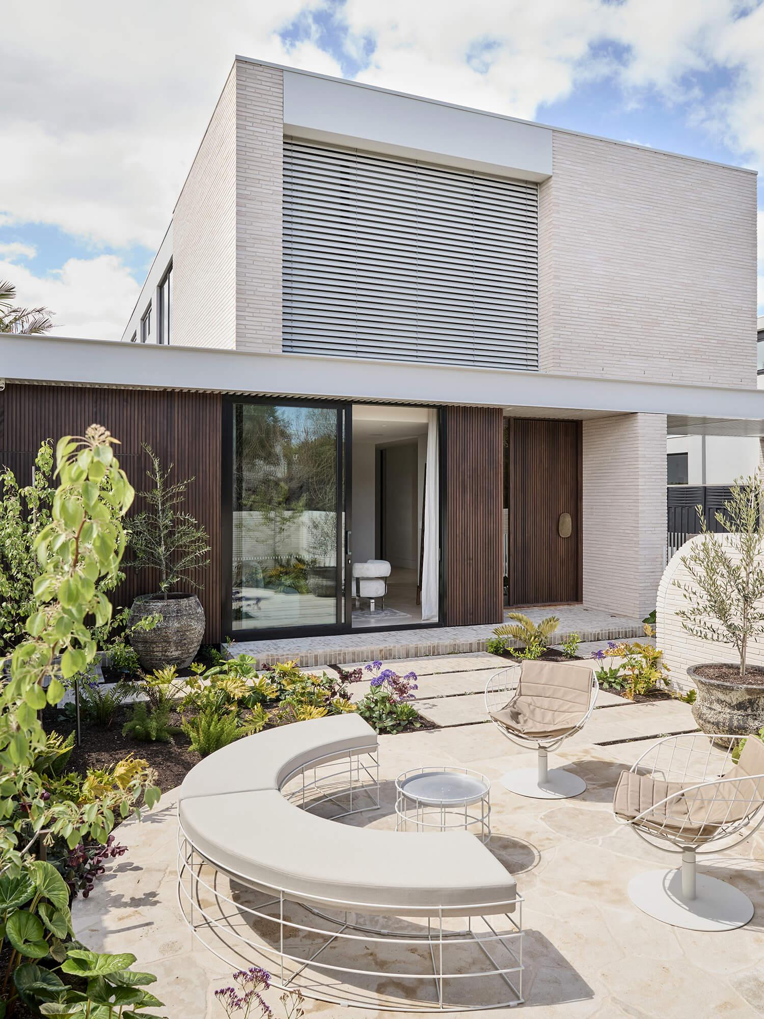 A contemporary custom facade designed by Thomas Archer in Bayside
